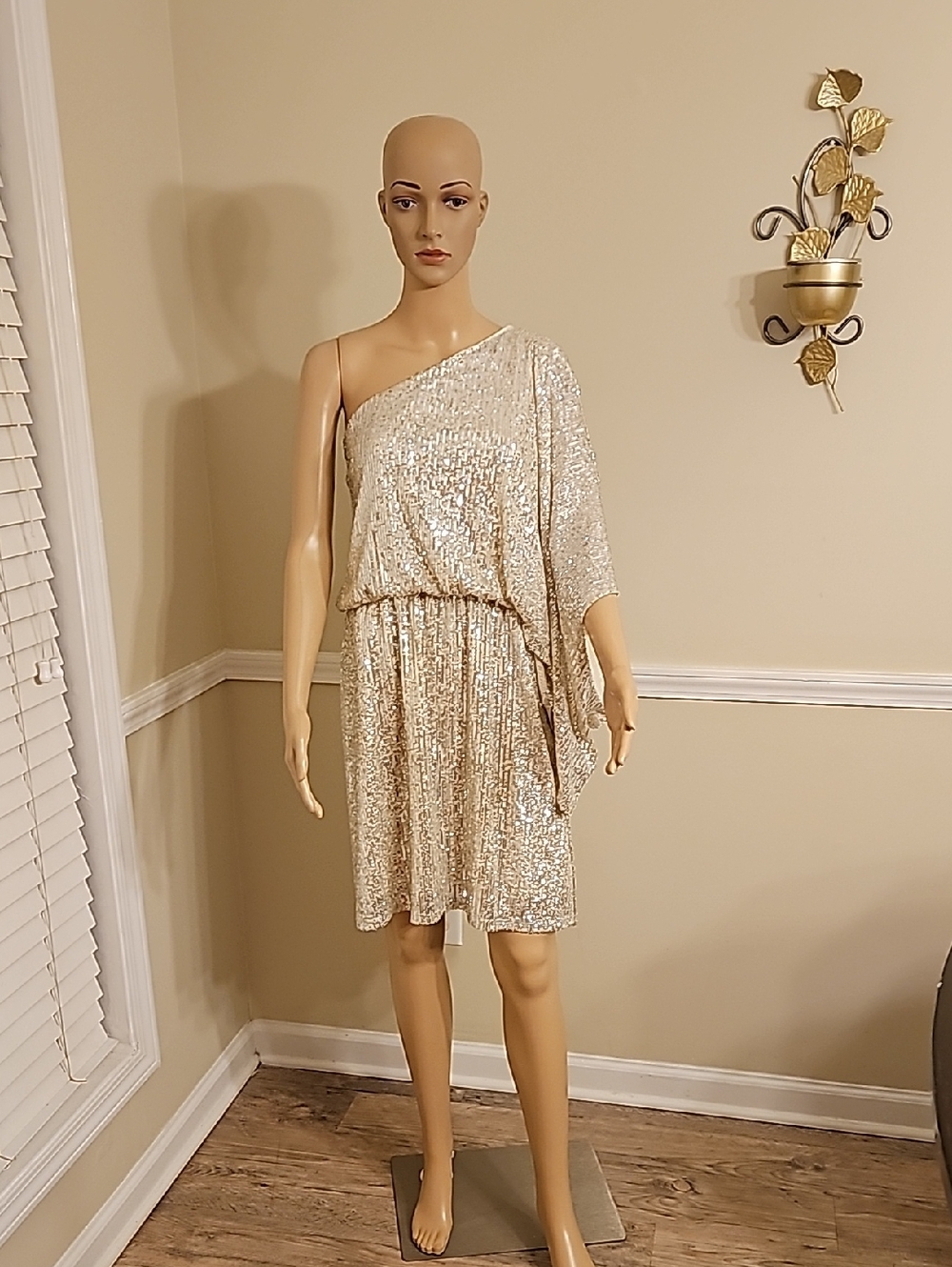 One-Shoulder Sequined Party Dress in Champagne Gold